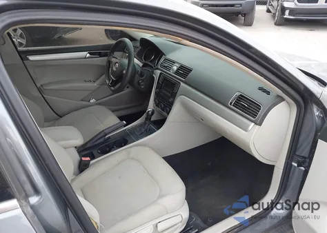 2016 Volkswagen Passat 1.8T S z USA, uszkodzony, nr VIN 1VWAT7A38GC036957